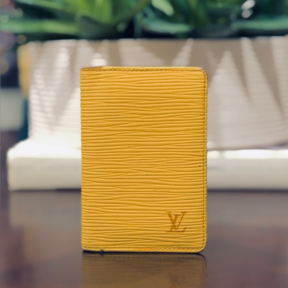 Louis Vuitton Vintage Epi Card Holder - Picture 3 of 13